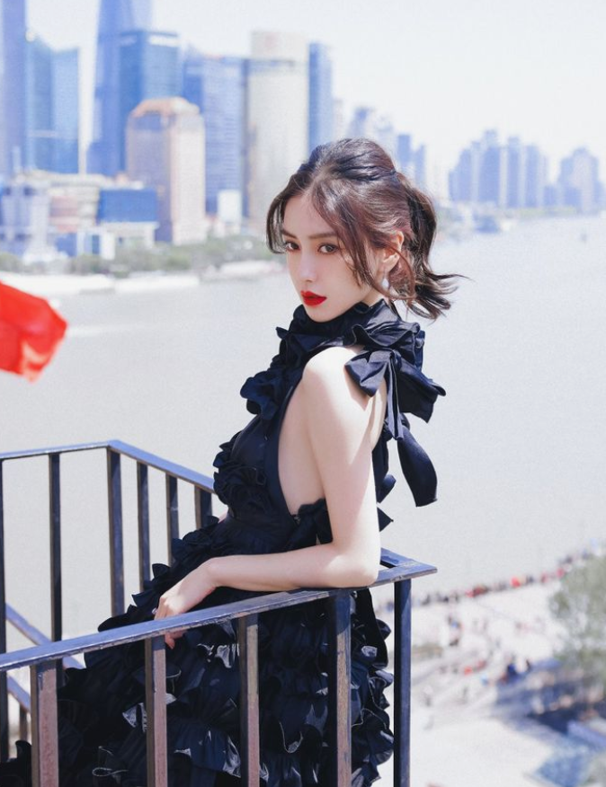 杨颖：邻家女孩的样子很美的