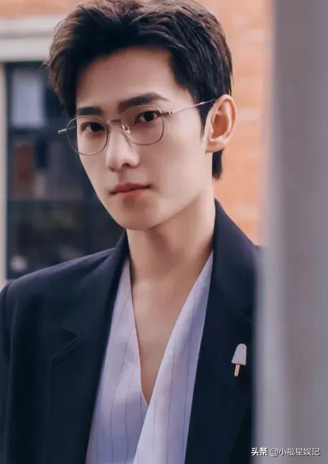 盘点“歪嘴杀”的13位明星，个个惊艳到糖分超标，帅到心坎里了