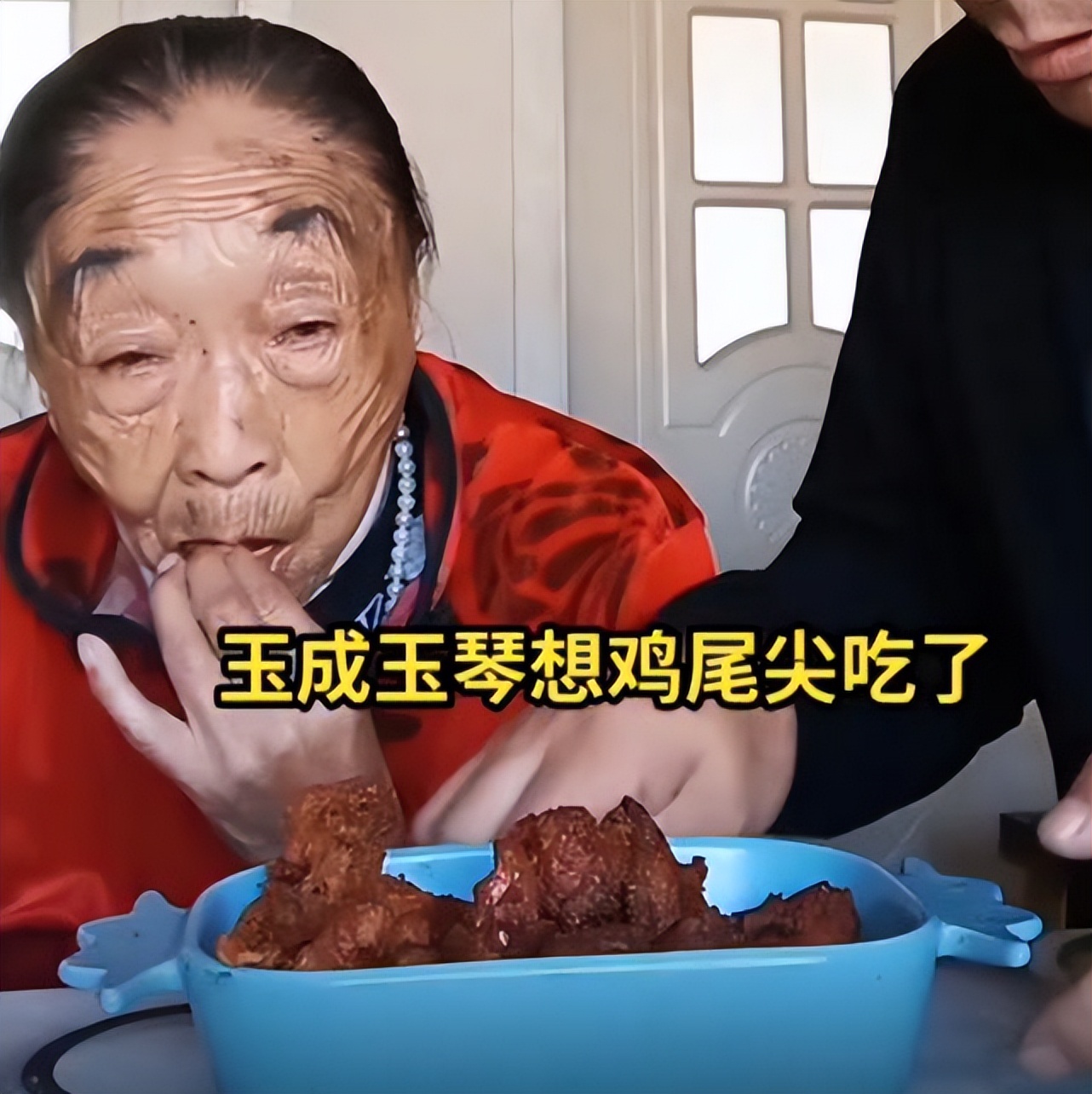 85岁马玉琴晚年凄苦，丈夫却整日大鱼大肉，年收入曝光令人咋舌