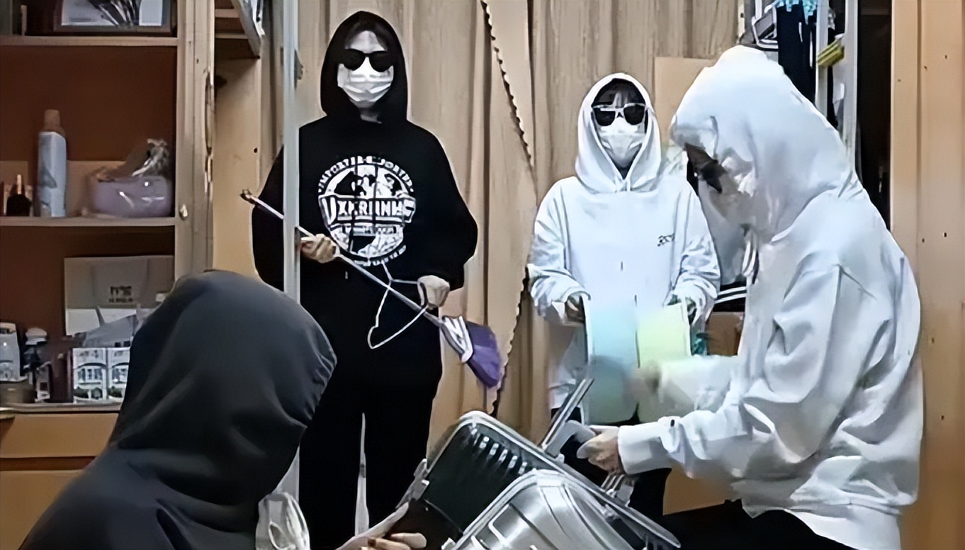 “哪有大学生10点就睡觉？”宿舍因熄灯吵架，是谁在无理取闹？