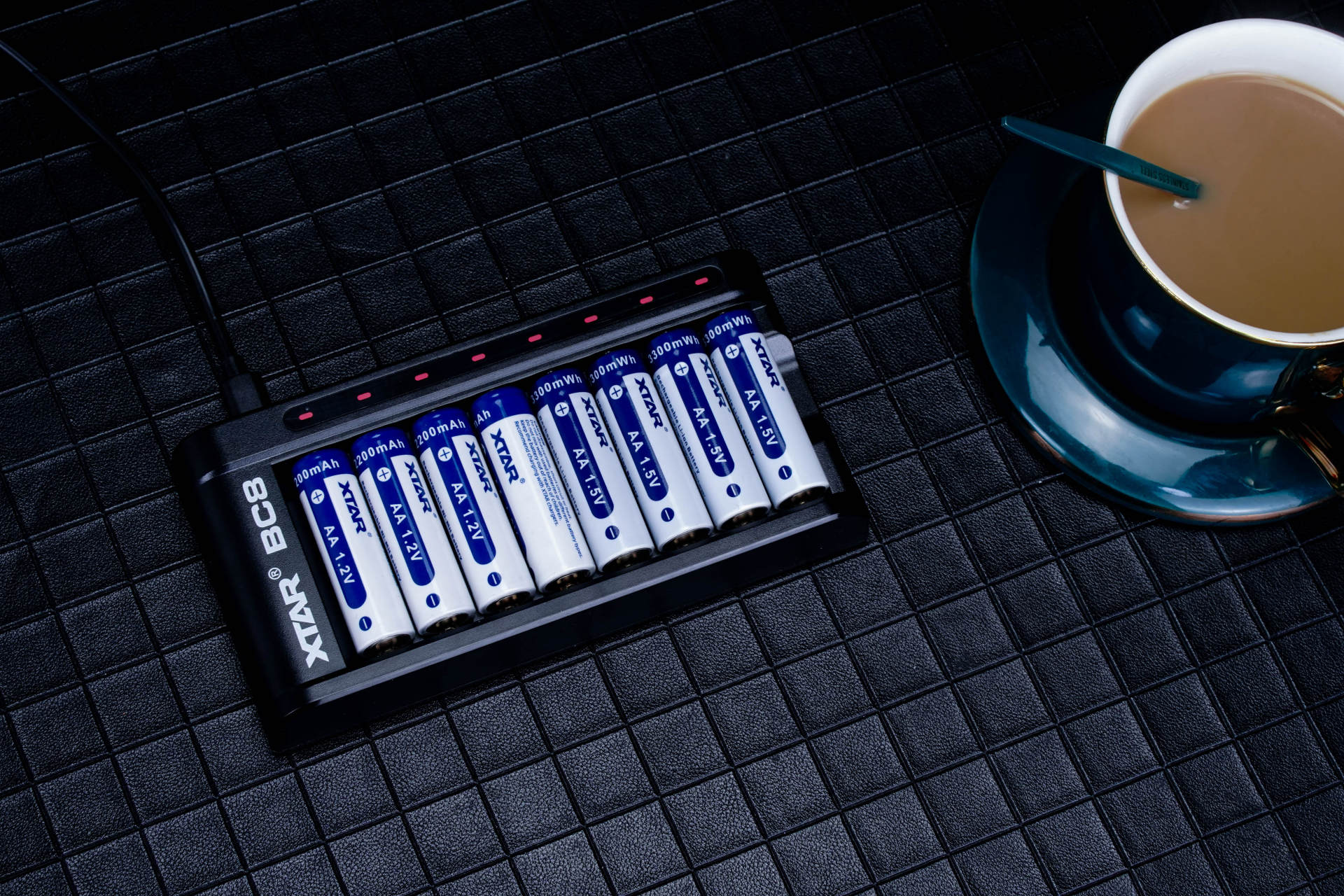 多品牌电池混充，充电快，放电强。入手爱克斯达 XTAR BC8感受