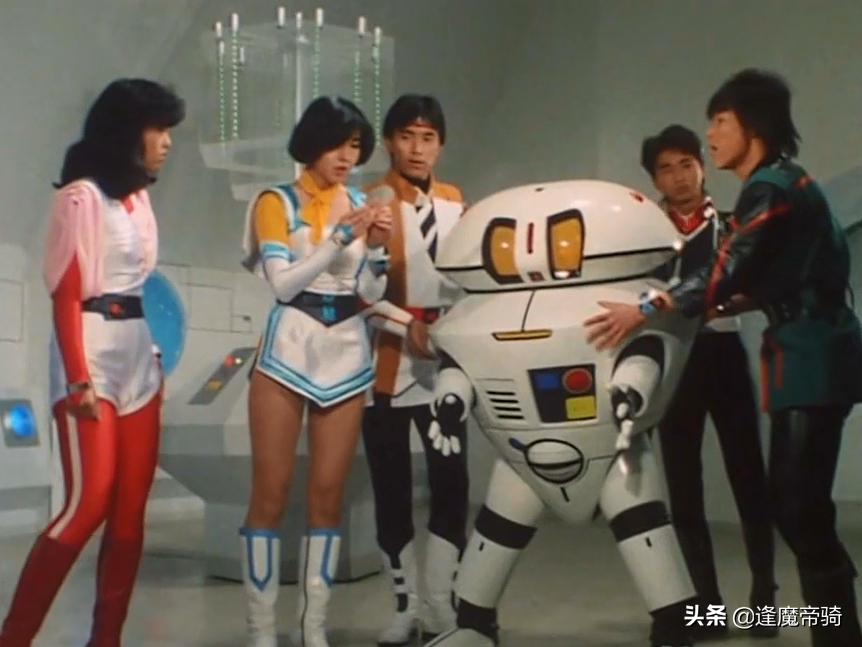 《超新星閃光人》戰力明顯不均衡，主角團靠科技，反派只能靠變異