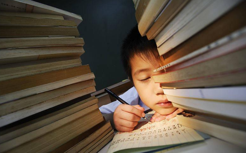 5年前，高考620分，在工地收到录取通知书的甘肃男孩，后来如何？