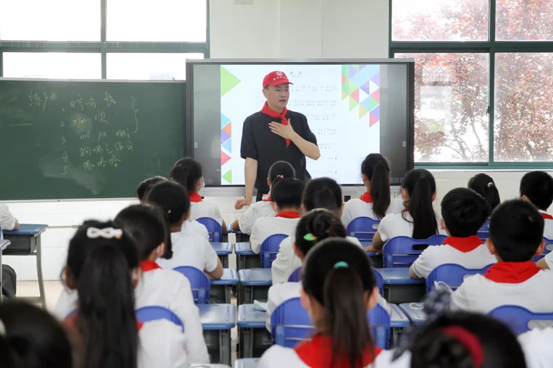 立德树人，做学生的铺路石！访青年歌唱家、中国传媒大学教师汤非