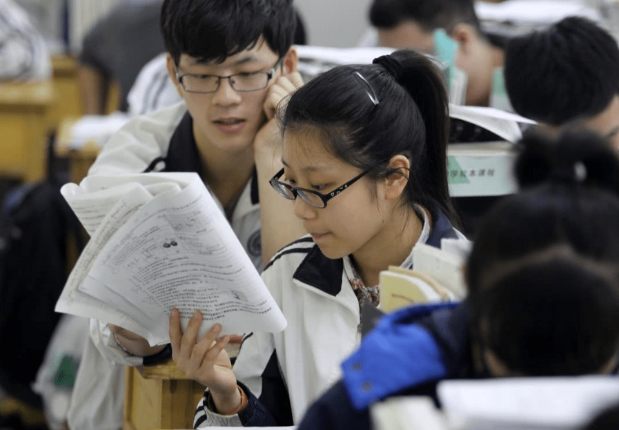 今年高考生的好消息，2022或成为“高考小年”，分数线有望下降