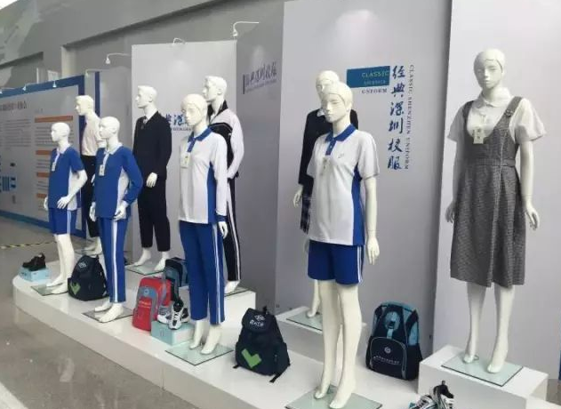 广东省堪称“校服天花板”，款式被英国博物馆收录，连明星也青睐