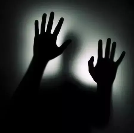 2010年，武汉男子专挑少女下手，囚禁两女孩一年多，结局如何