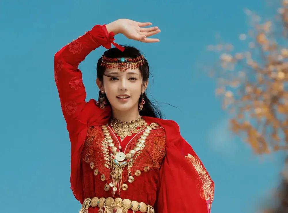 额饰别瞎戴，有人倾国倾城，有人扭捏做作，这6位造型谁最入你眼