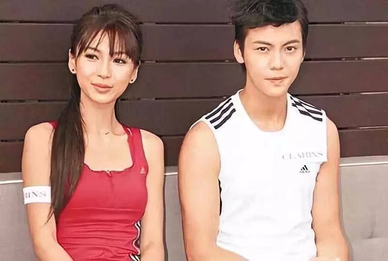“十八线嫩模”杨颖:7年婚姻落幕,她终于不用再装了