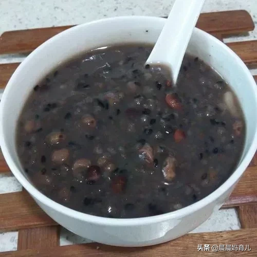 家庭大鱼大肉粥(过年期间大鱼大肉吃多了，一定要给家人多喝这6种粥)