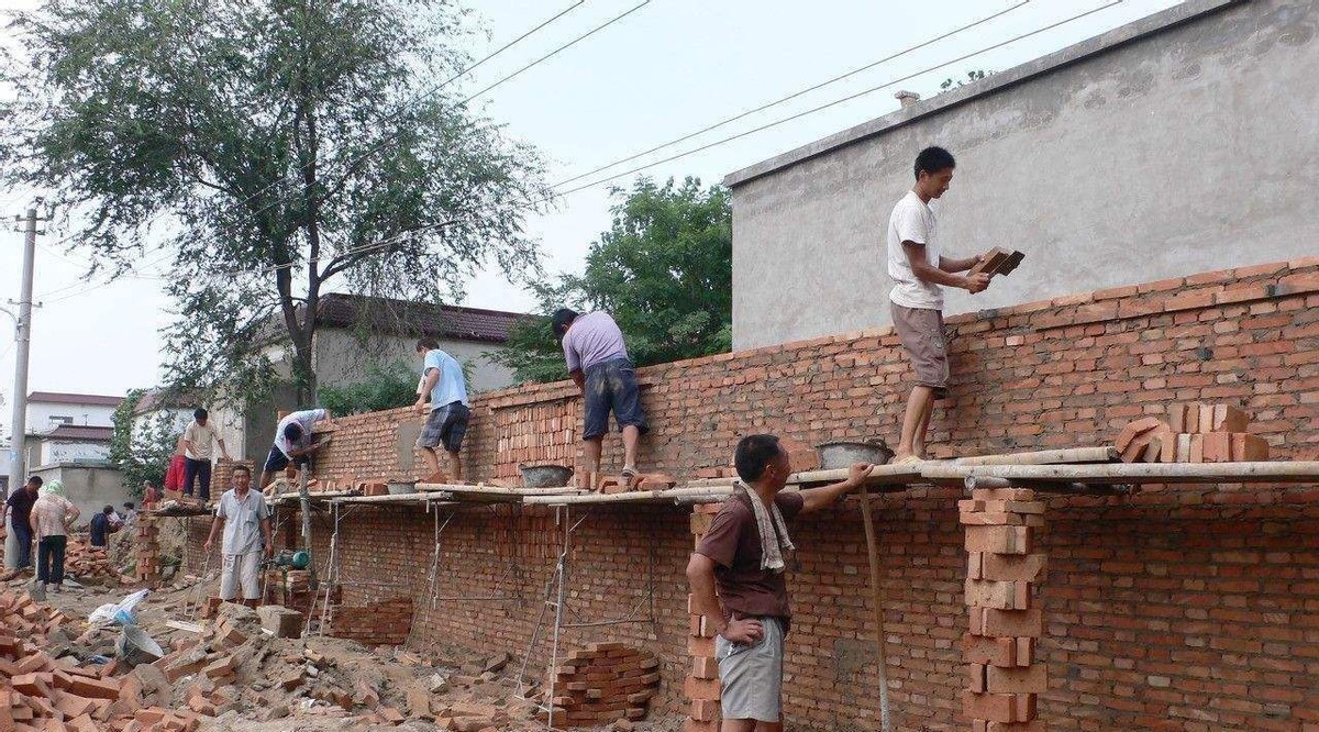 用的还是违禁材料?农村红砖房何去何从