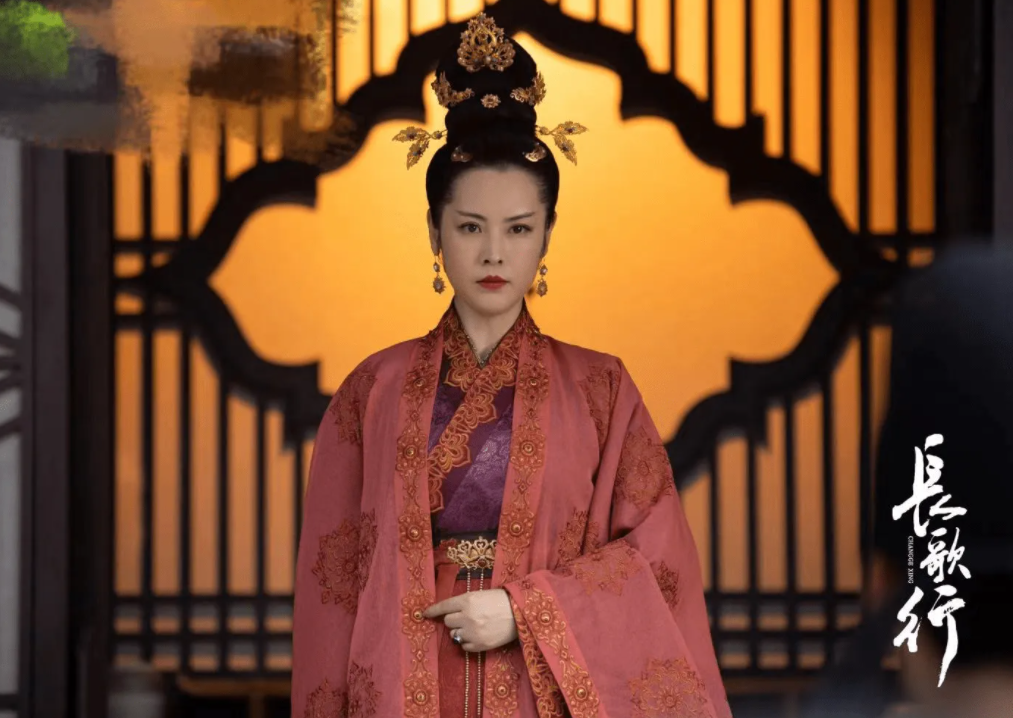 谁说她没年轻过？别小瞧了这些“妈”！她们惊艳四座时你还在玩泥