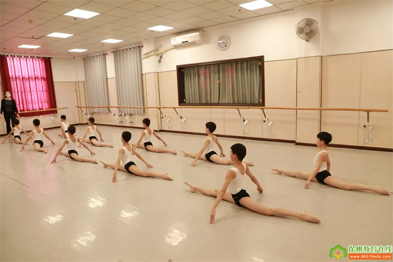 辽宁芭蕾舞团附属芭蕾舞蹈学校莅临星光舞校招生选材