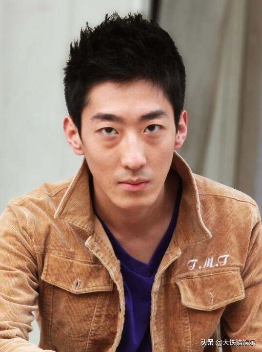 相貌平平却一直演男主的8位男星，扮酷耍帅演霸总，谁最让人尴尬