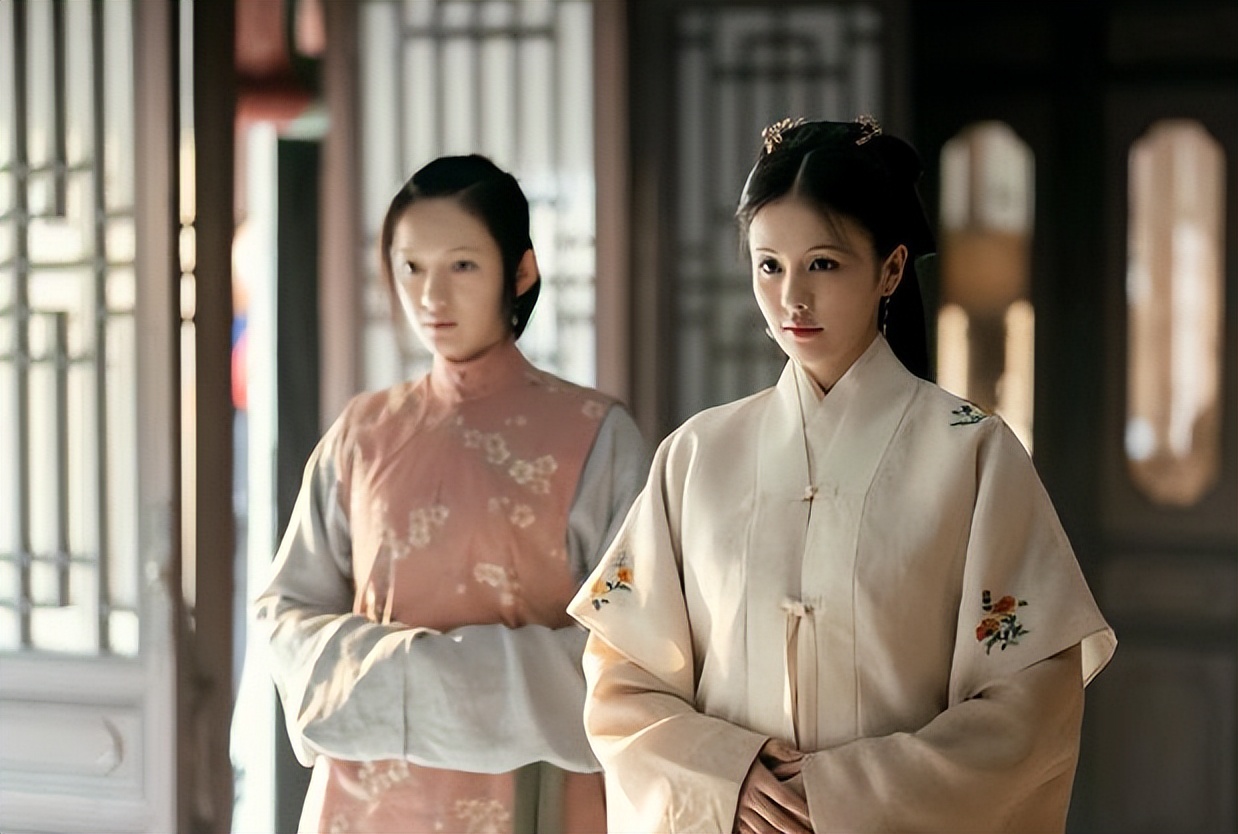 因林少春一角我记住了她，青春靓丽的形象深深地印在了我的脑海里