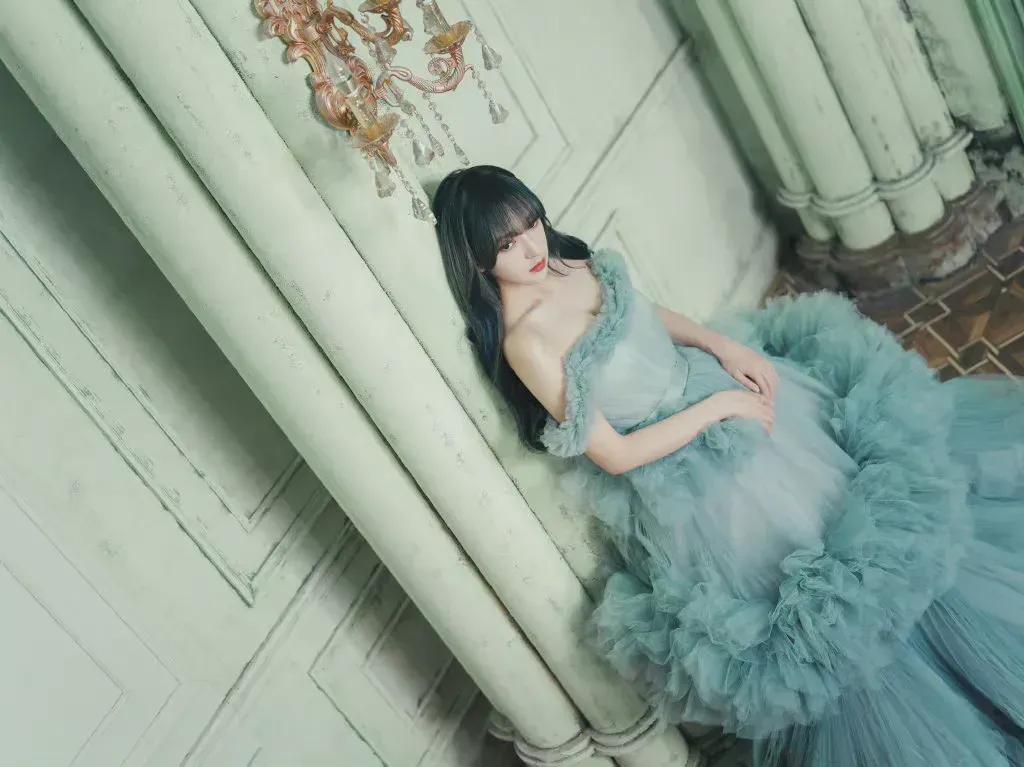 金晨、白鹿淡妆浓抹总相宜，自拍库存平易近人，领家妹妹即视感