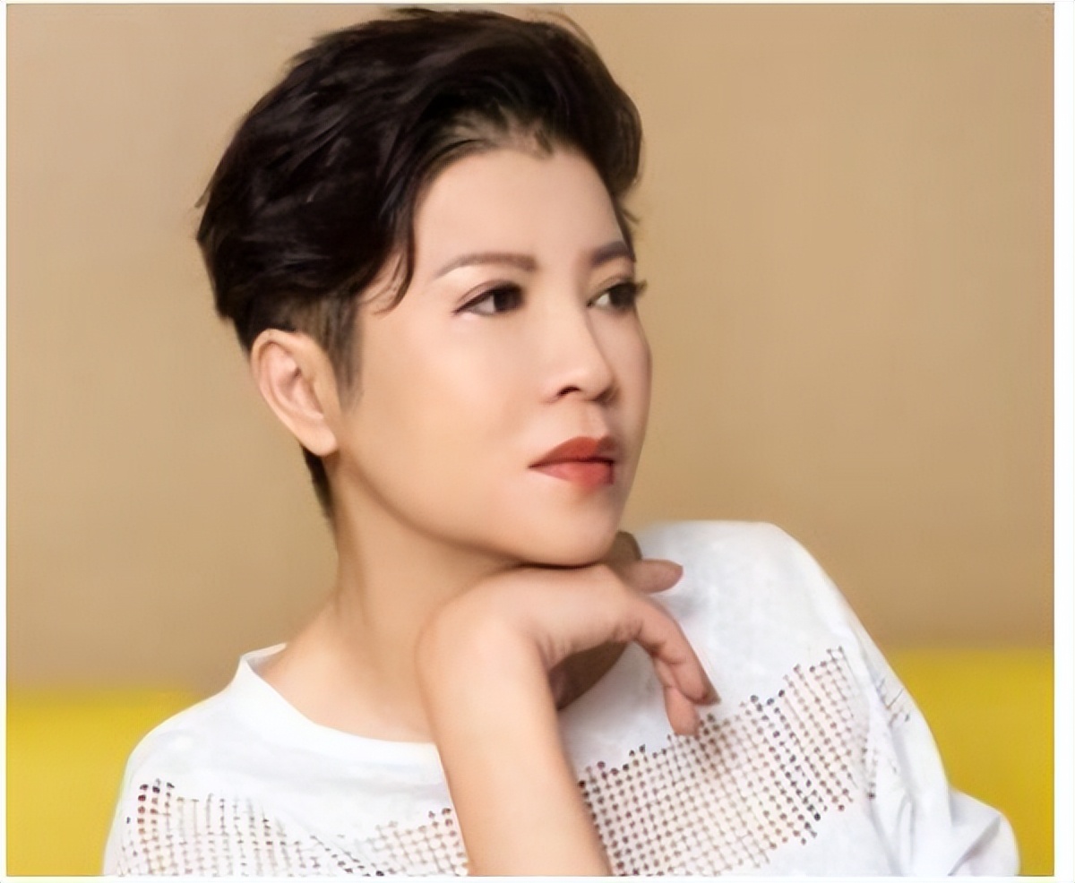 杭天琪：二婚嫁小13岁老公，47岁冒险生二胎，如今婚姻状况如何？