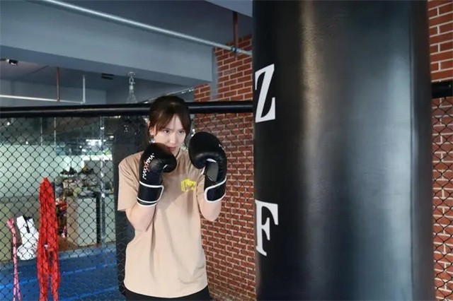 美女保镖吸引29万粉丝，年薪36万，富商老板一次小费超一个月工资