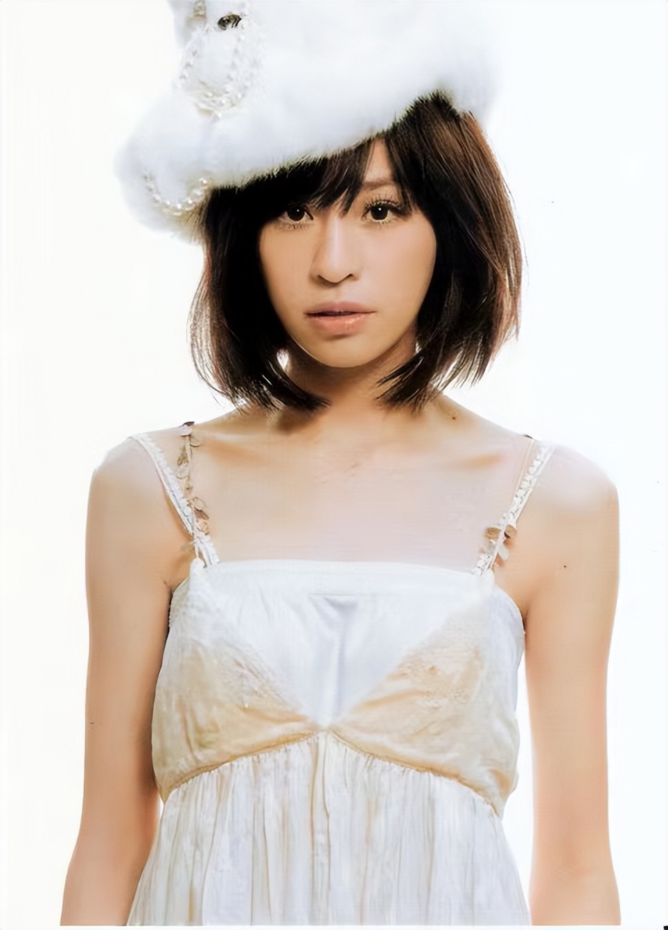 王心凌是来自中国台湾的歌手,同时也是一名演员,这两个标签在王心凌