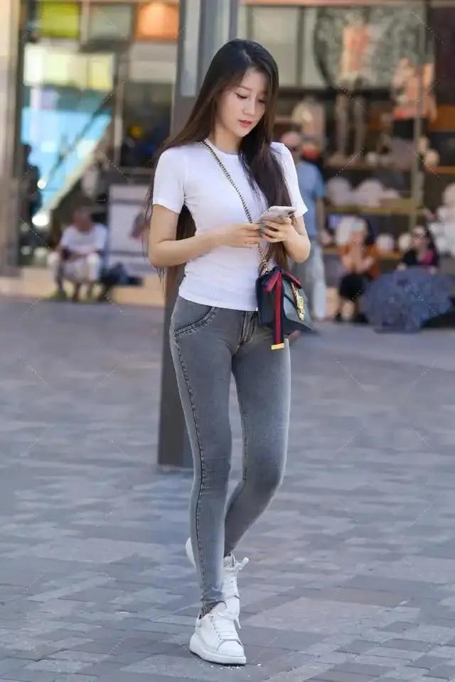 身材完美 颜值出众的美女街拍美图合集