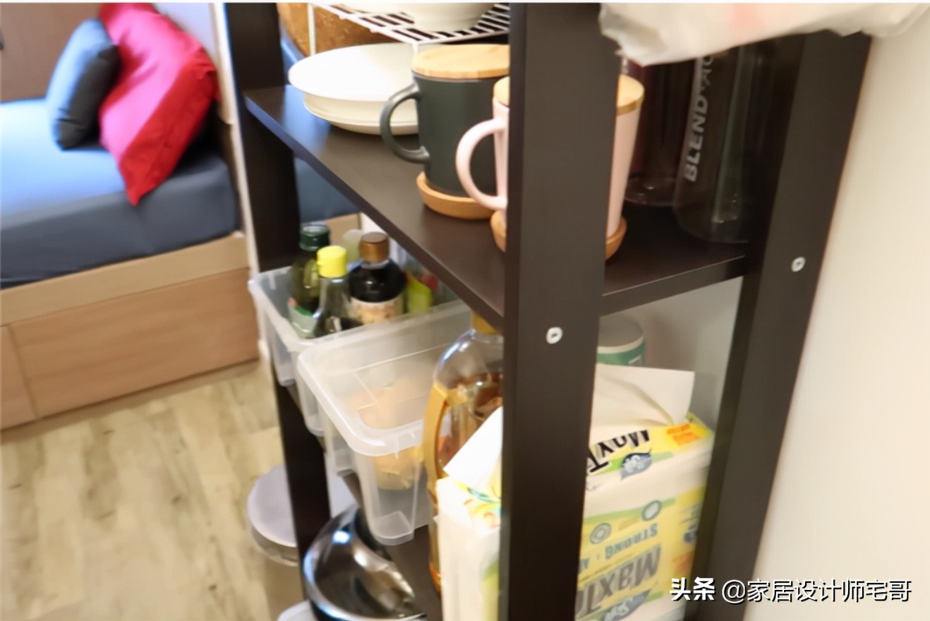 90后日本姑娘住香港10㎡“劏房”，蜗居虽小，却被整理得井井有条