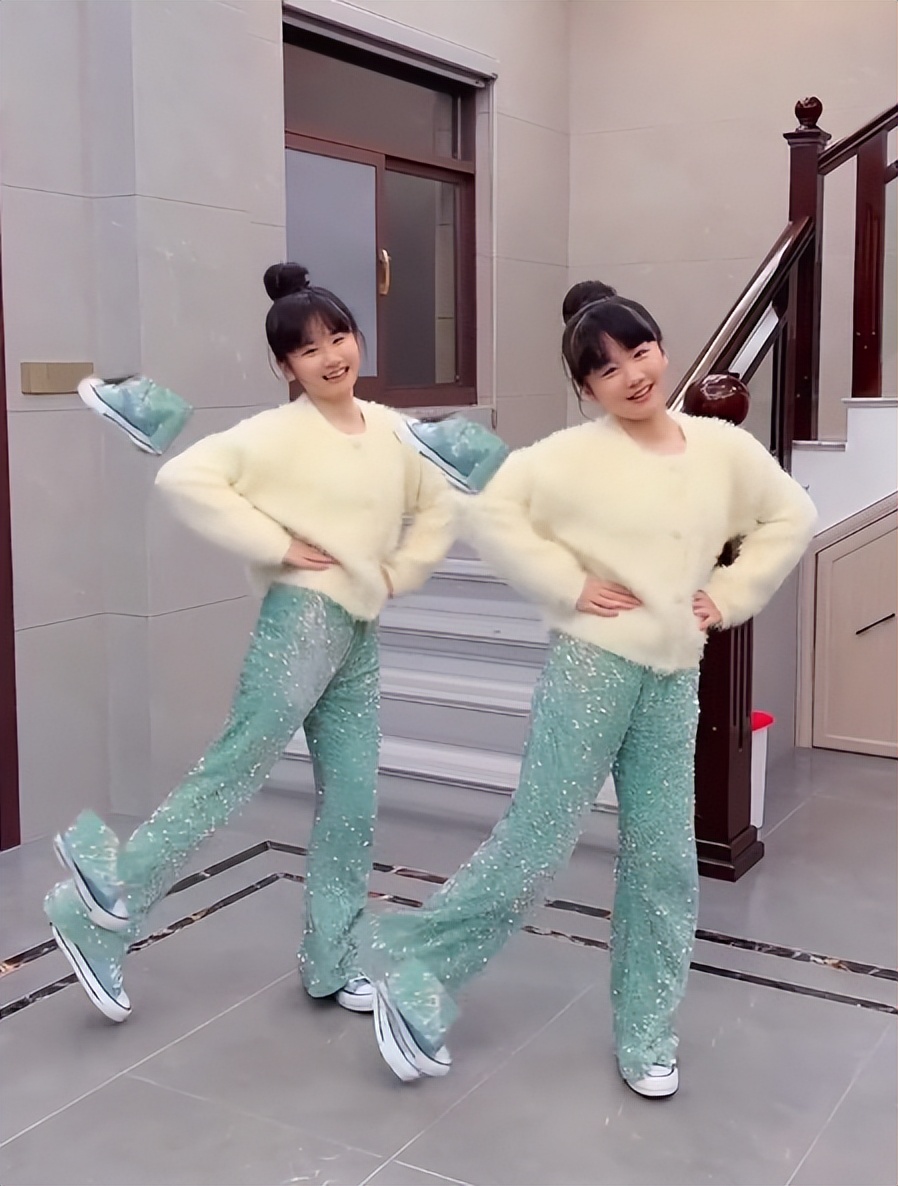 全网最默契姐妹花：“复制粘贴”双胞胎，自学跳舞圈粉1600万