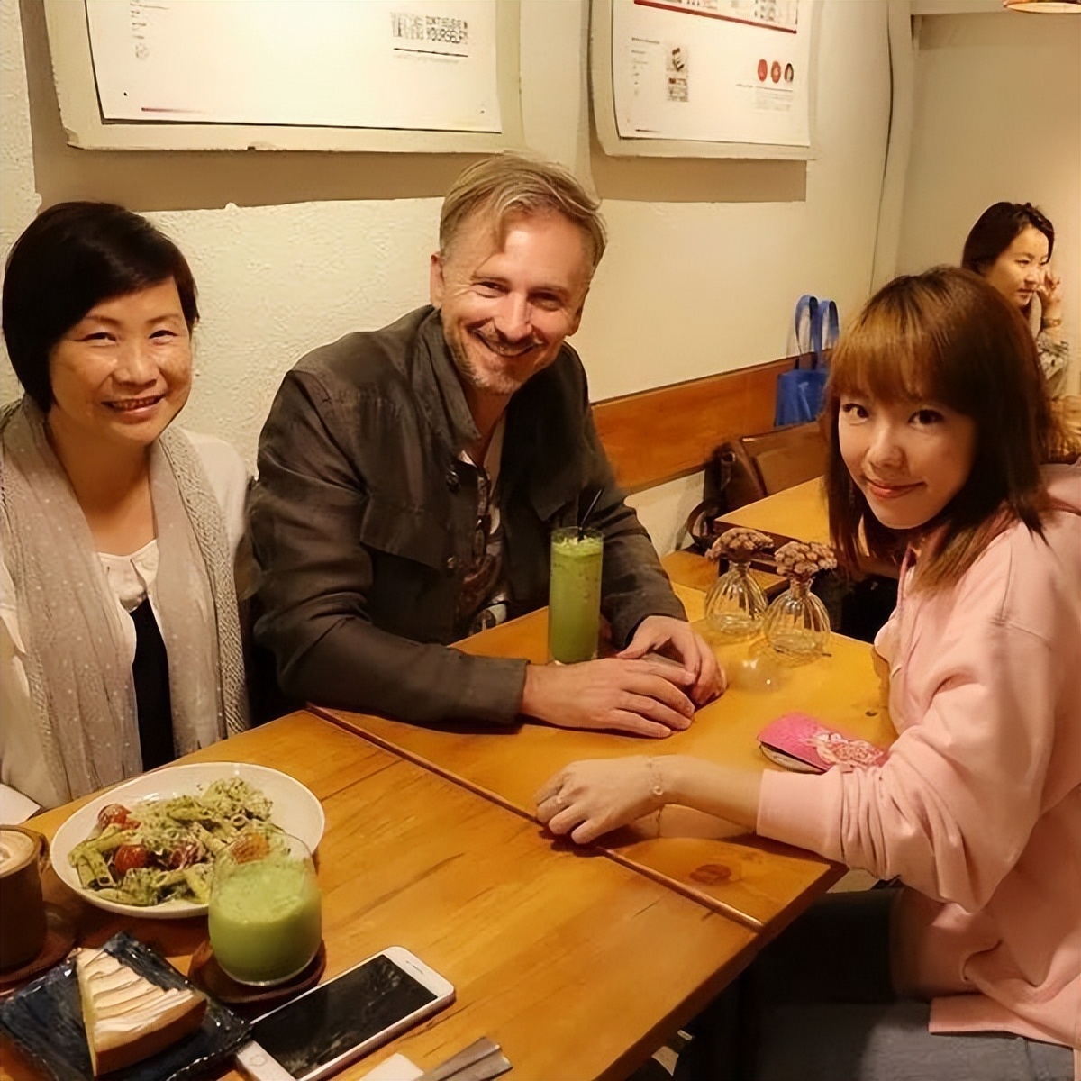 TVB「御用鬼佬」与妻先后患病不敢生育 为治疗欠80万巨债