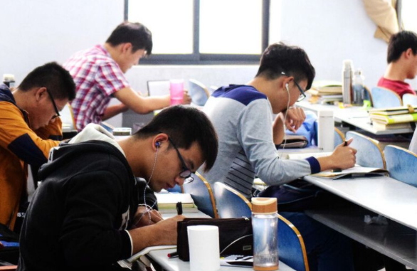 北大教授的“豪宅”，打脸多少放纵成瘾的年轻人，大学生该清醒了