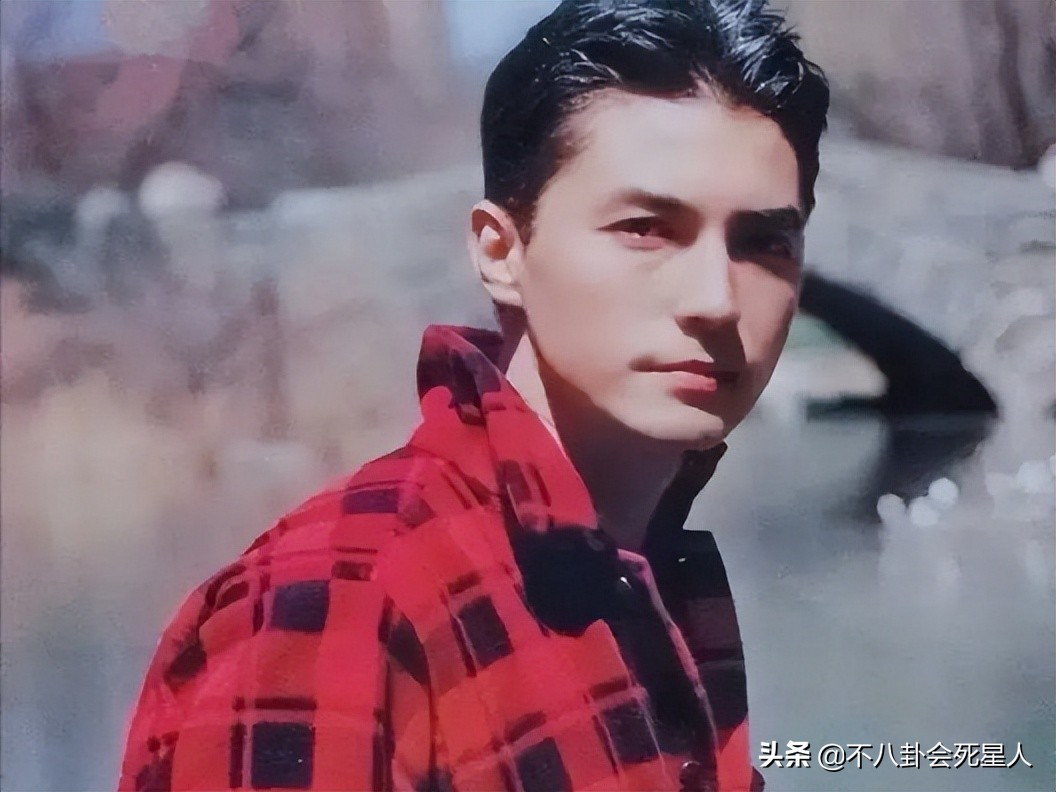 这6位明星一副福气、贵气相，却命运坎坷、早年丧母，太可惜