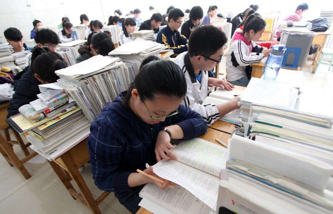 我国首批“3年制”本科生问世，虽节省1年，但学到的东西可不少