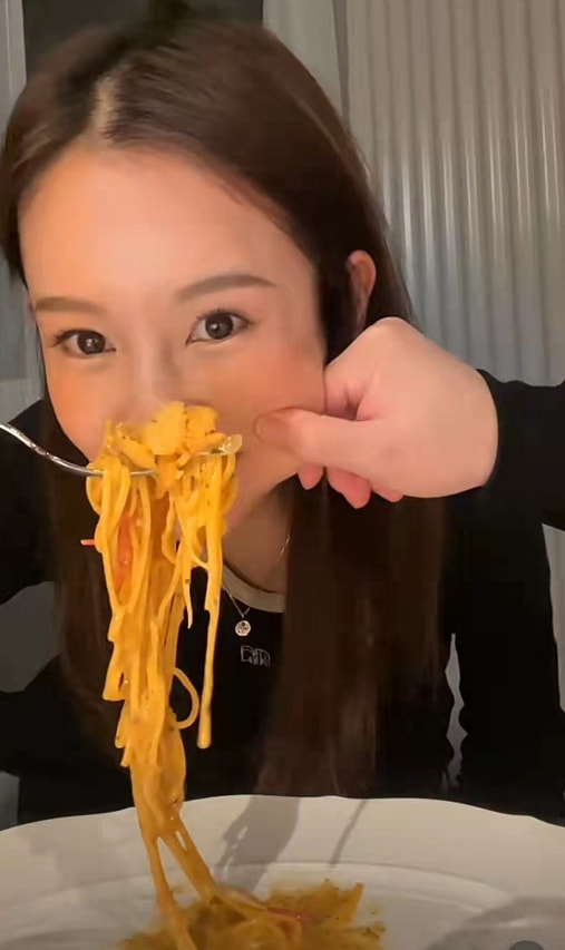 张子萱与老公高调放闪，陈赫当众上演捏脸杀，不惧争议越来越甜