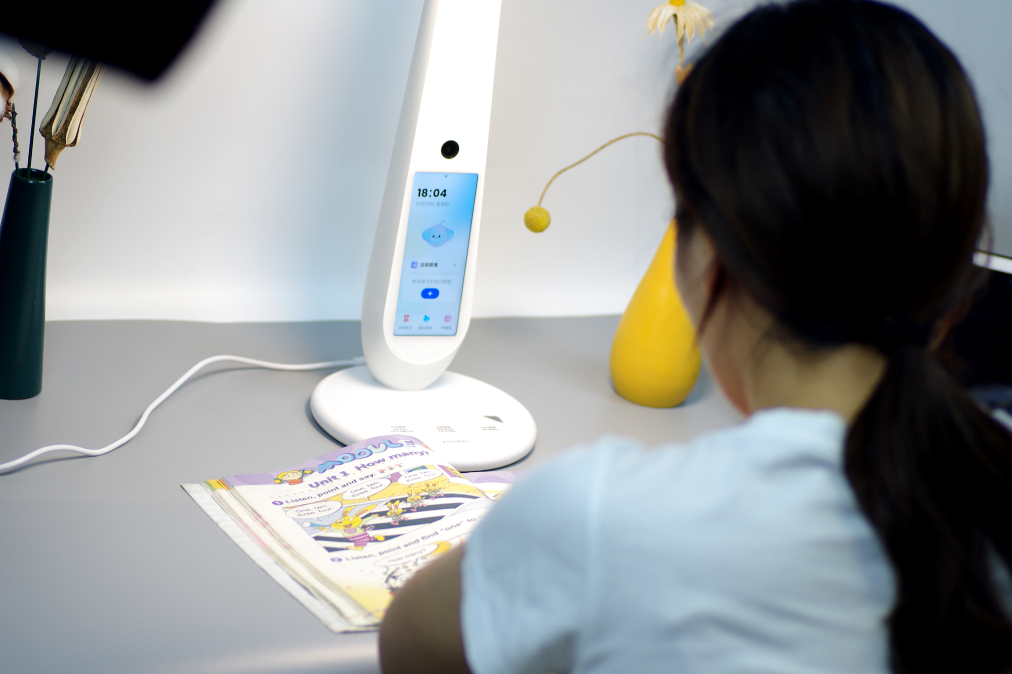 1999元的有道智能学习灯值得入手吗？真实体验分享