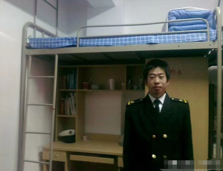 辽宁90后小伙做海员，月薪四万觉得不幸福，七年后选择七千的工作