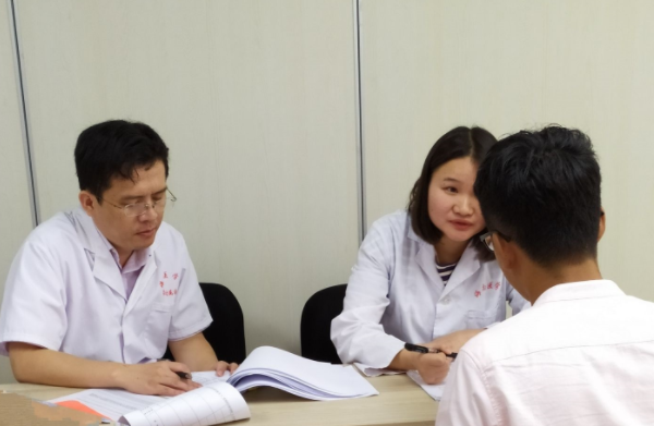 报考二本医学院前景怎么样？医生学姐表示：考生尽早了解少吃亏