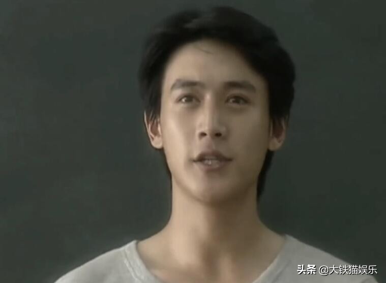 相貌平平却一直演男主的8位男星，扮酷耍帅演霸总，谁最让人尴尬