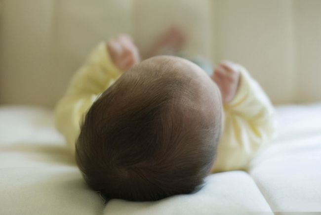 很多妈妈为了宝宝能够睡出一个好的头型才买的婴儿枕,那么你可能要
