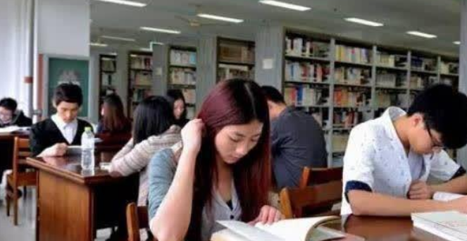 大学校园里的“潜规则”，导员一般只会暗示，无知新生容易吃亏