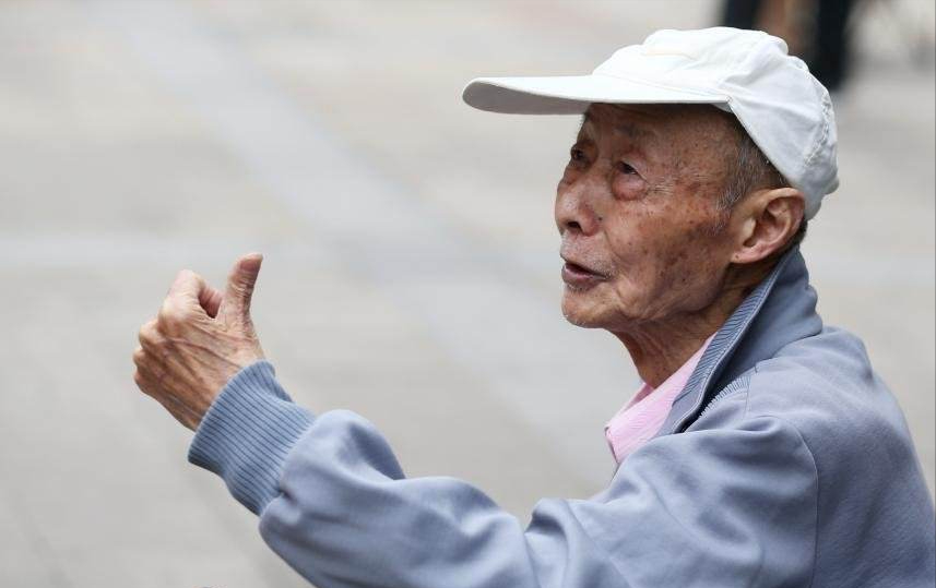 84岁大爷参加高考，自信满满估分630，成绩出来后却“不敢声张”