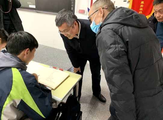深入开展教育扶贫工作 湖北幼专校长周宗清一行到竹山县调研