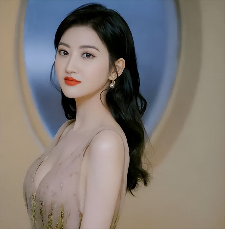 北景甜南奕欢：一个资源拿到手软，一个沉沦网大，今差距一目了然