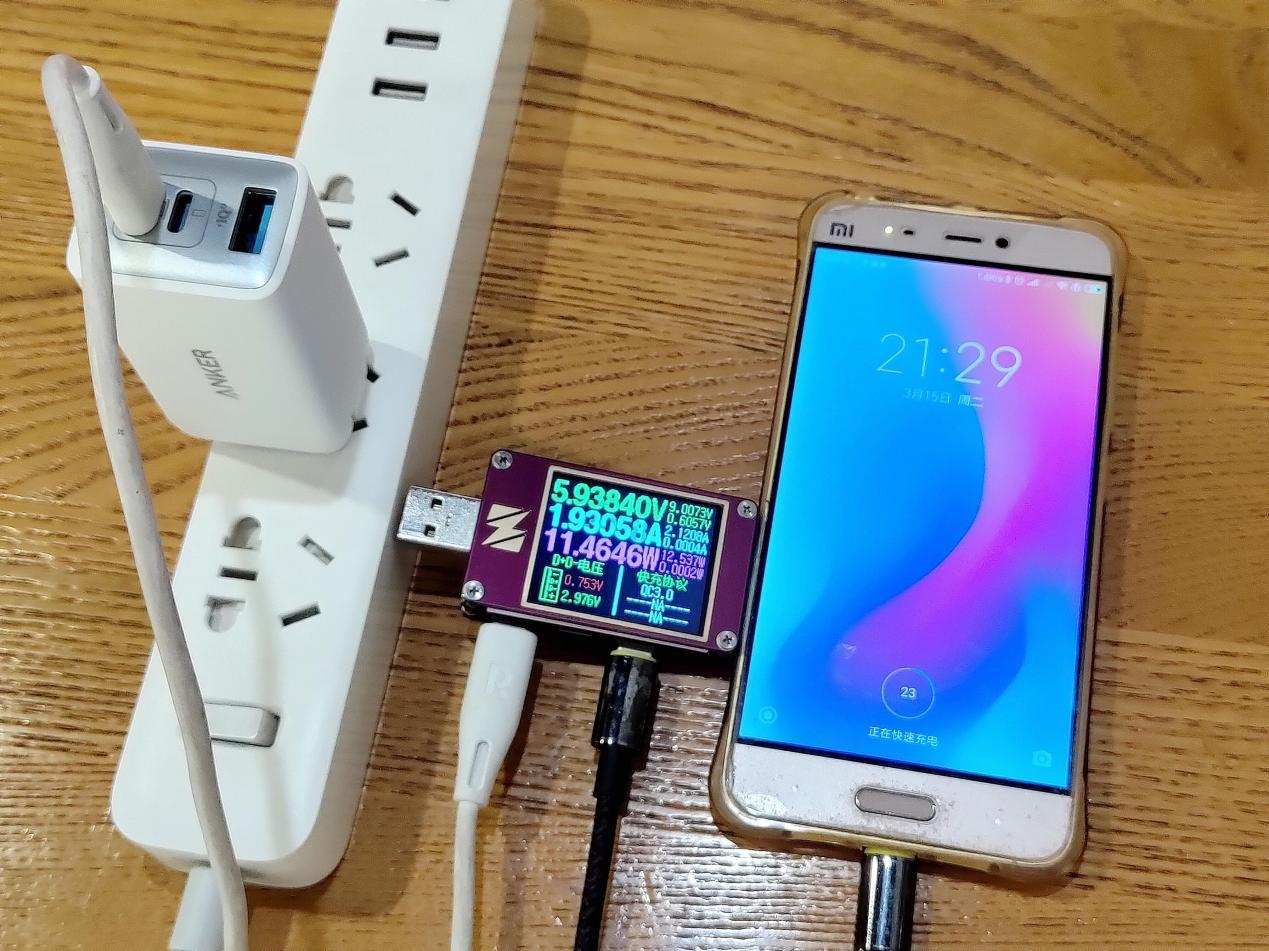 比原装充电器单口强，Anker 65W三口超能充上手体验