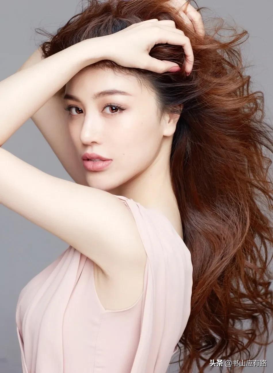 葛天：美得别有韵味，离婚后活成少女