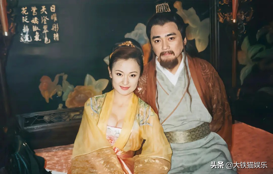 8版“情场浪子”段正淳对比：谁儒雅风流，谁油腻猥琐，差距明显