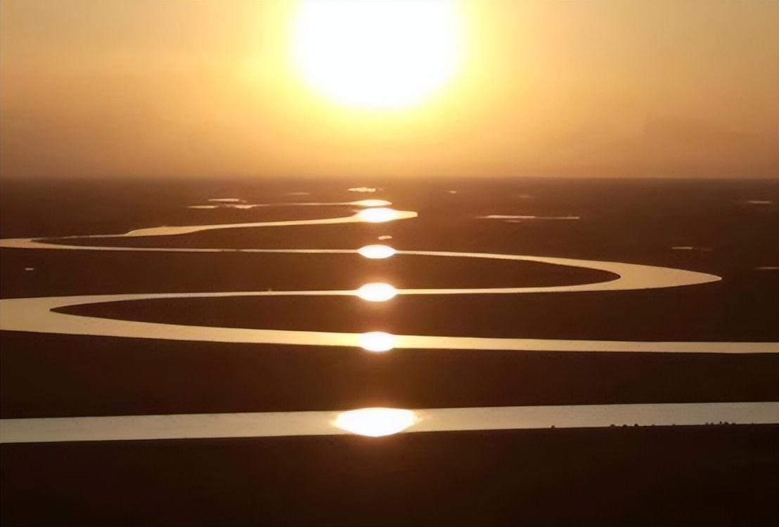 新疆出现“9个太阳”，牧民表示第一次见，为什么会这样？