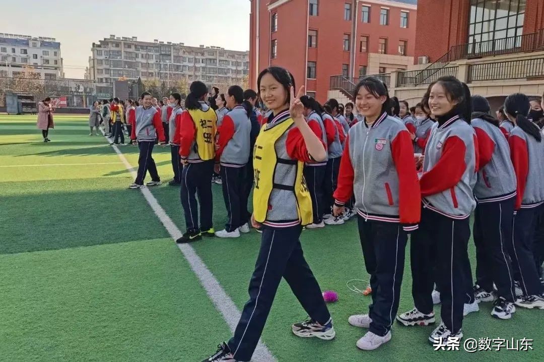 萊西市濟(jì)南路中學(xué)“三讓”系列活動(dòng)(圖4) 萊西市濟(jì)南路中學(xué)“三讓”系列活動(dòng)(圖4)