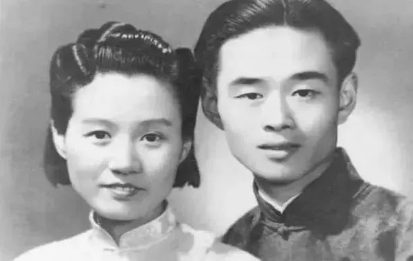 夢見假花,夢見假花是什么預兆