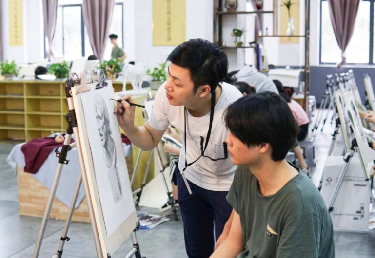 毕业才知道工作不易，大学生“后悔专业”投票，热门职业榜上有名