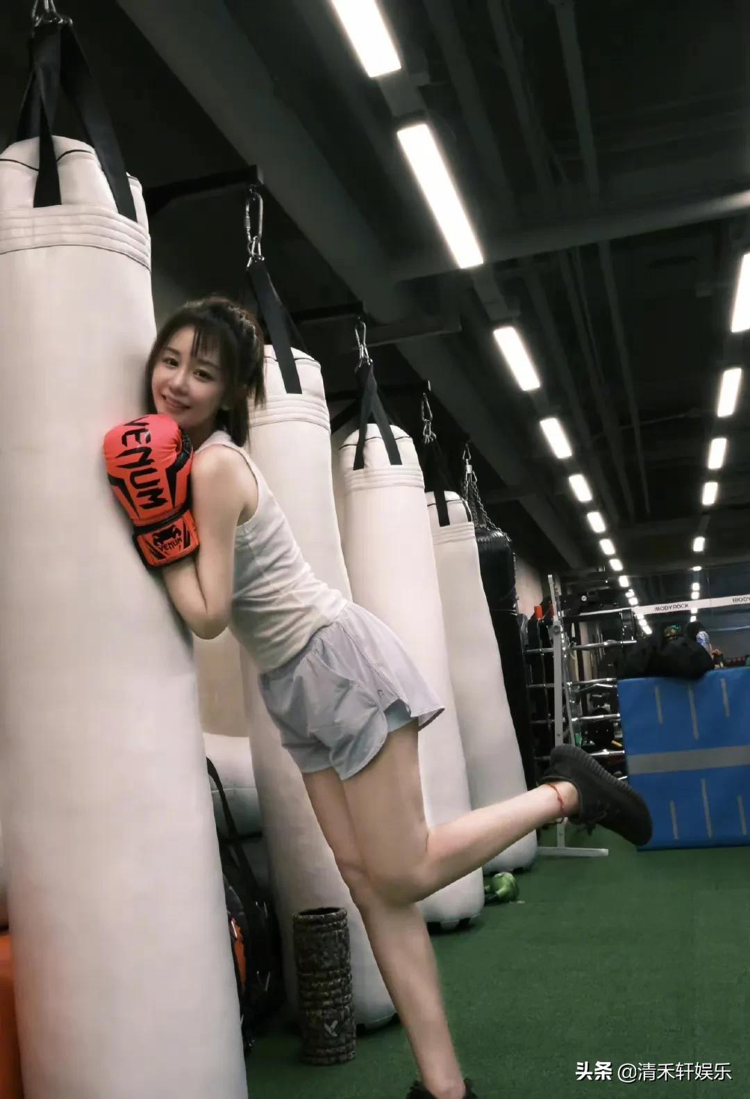 海陆，是一个活泼漂亮的小姐姐。爱外出旅游、也爱打拳，超酷