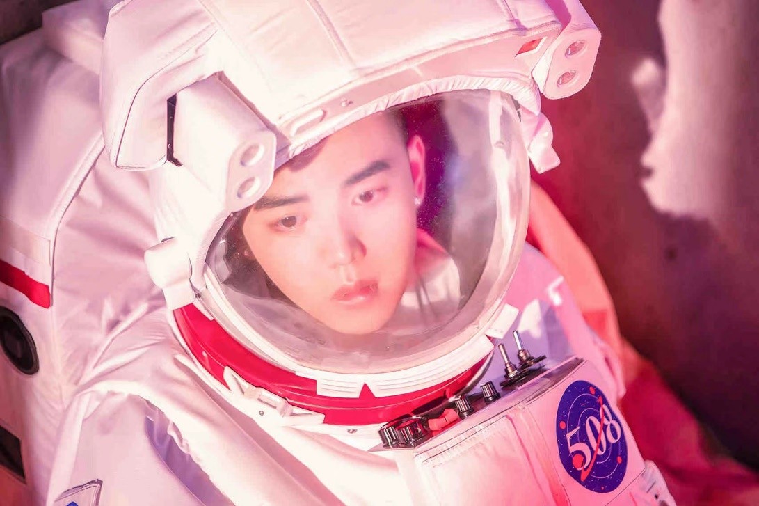 没有流量就得退出娱乐圈？看看内娱“钉子户”朱兴东