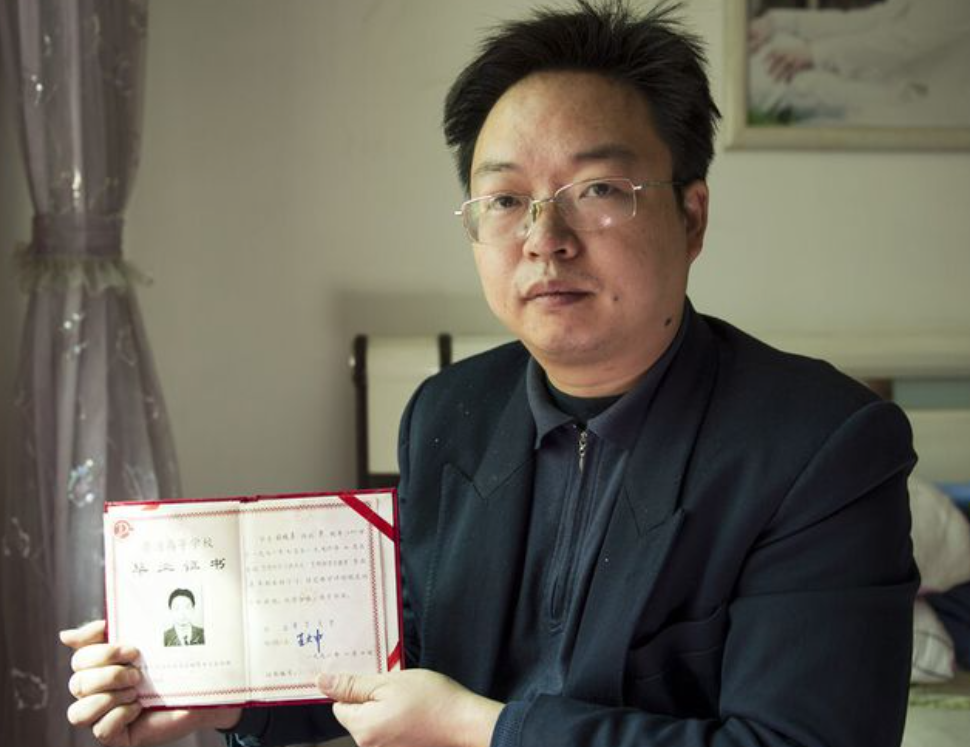 清华毕业后当5年客服，后辞职回乡当保安的张晓勇，后来怎样了？